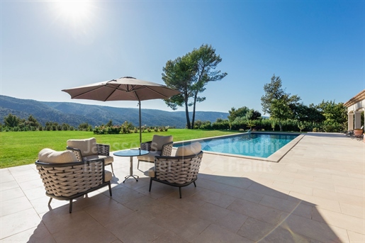 Villa avec piscine et vue à vendre à Ménerbes
