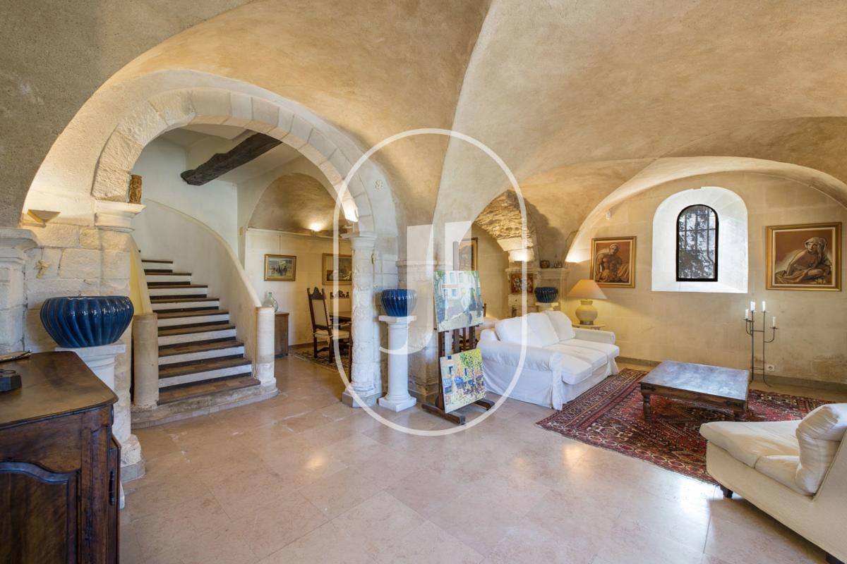 Maison de village avec terrasses et cour à vendre à Oppède le Vieux