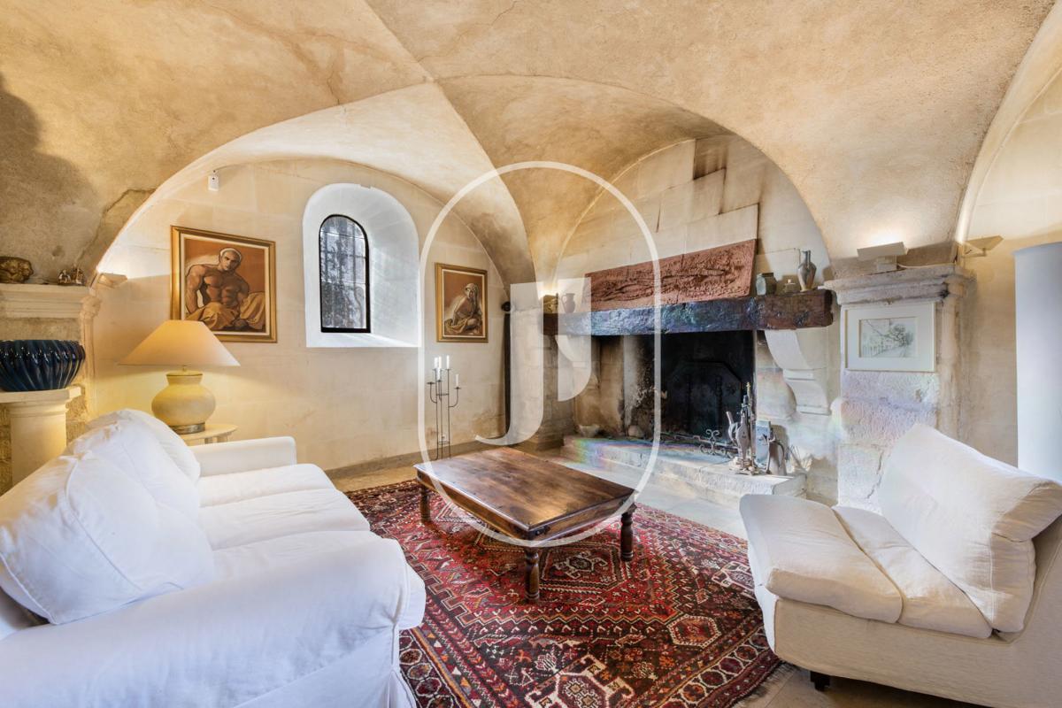 Maison de village avec terrasses et cour à vendre à Oppède le Vieux