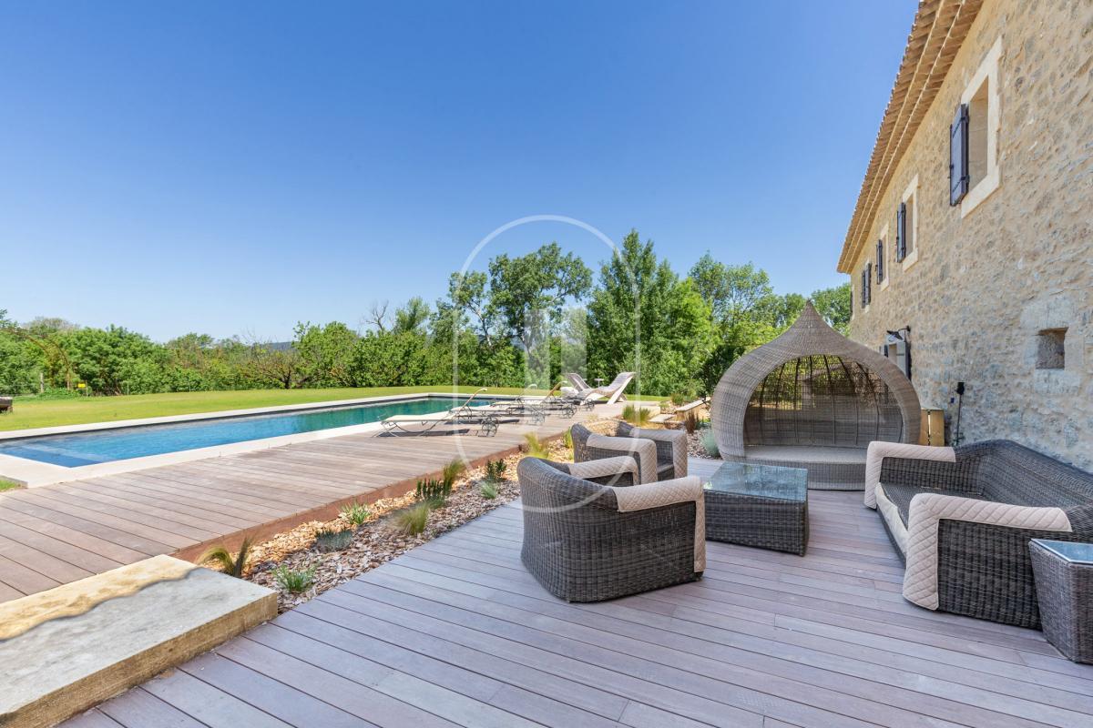 Mas rénové avec gîte, piscine et terrain à vendre à Oppède
