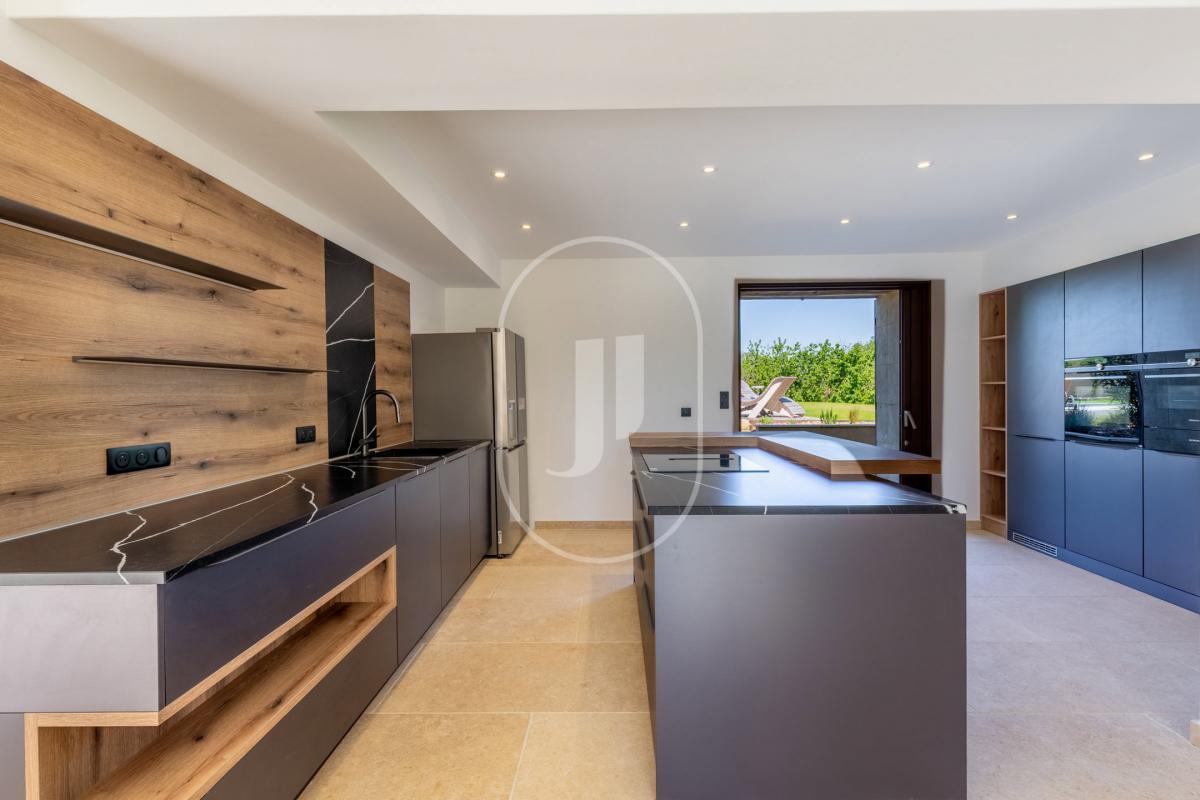 Mas rénové avec gîte, piscine et terrain à vendre à Oppède