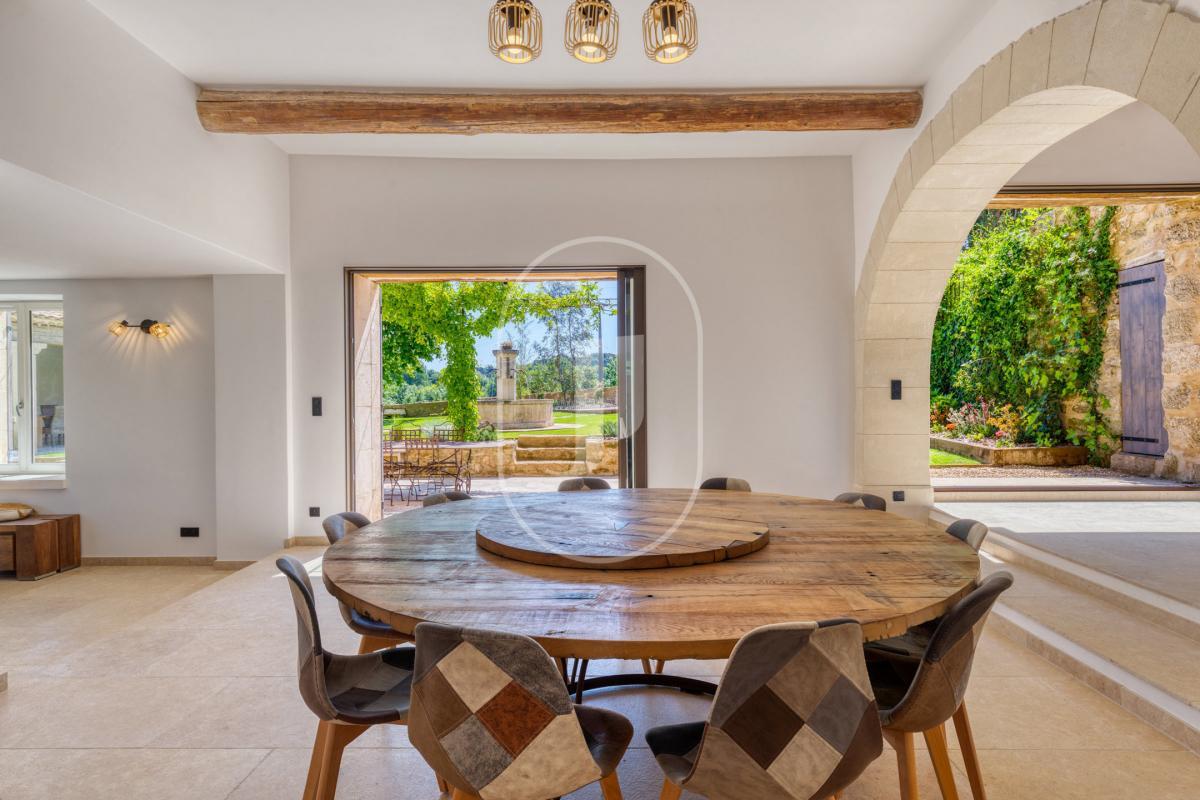 Mas rénové avec gîte, piscine et terrain à vendre à Oppède
