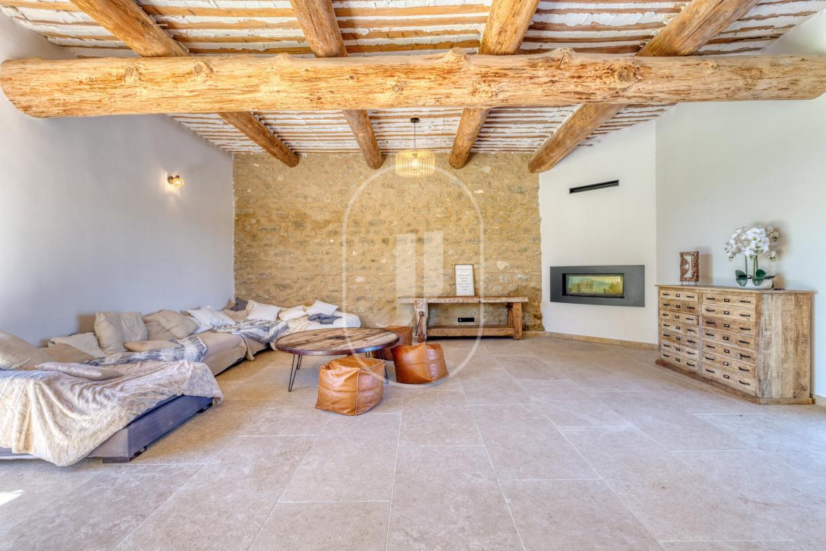 Mas rénové avec gîte, piscine et terrain à vendre à Oppède