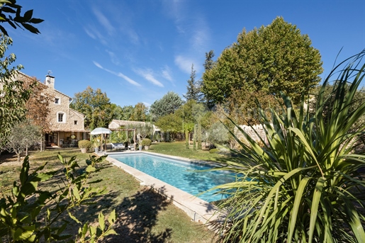 Hamlet property with pool for sale in Gordes