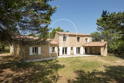 Recent stonebuilt house with pool for sale in the Luberon