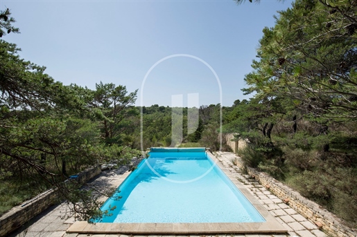 Villa en pierres sèches avec piscine à vendre dans le Luberon