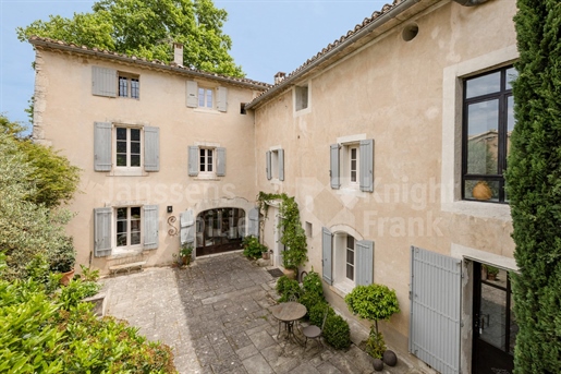 Hamlet house with pool for sale in Oppède
