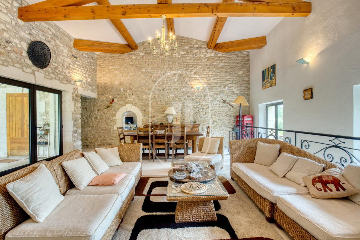Maison de campagne avec piscine et terrain à vendre à Goult