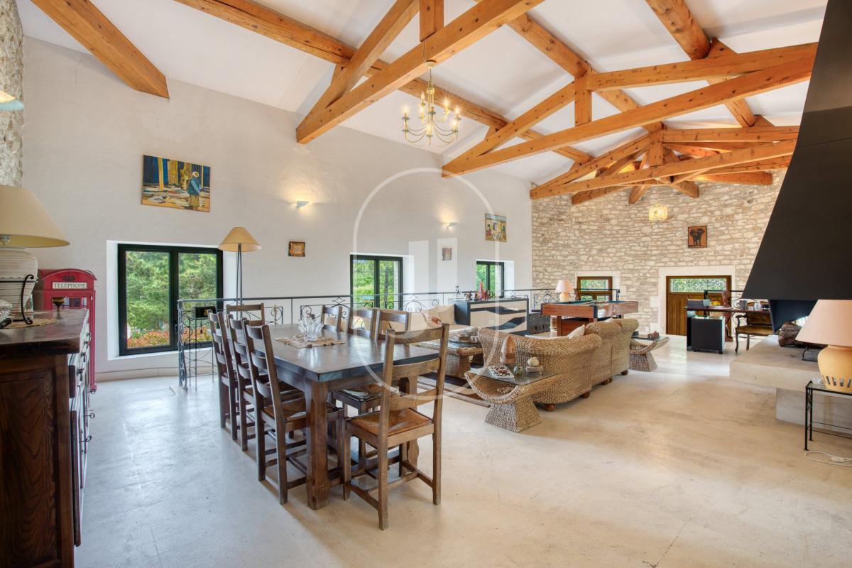 Maison de campagne avec piscine et terrain à vendre à Goult
