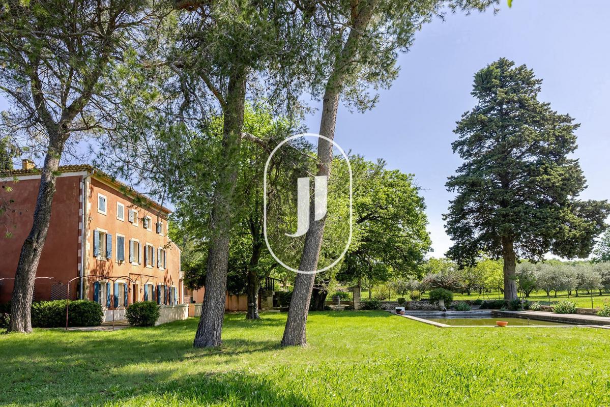 Maison de maitre avec vue exceptionnelle sur le Luberon à vendre à Oppède