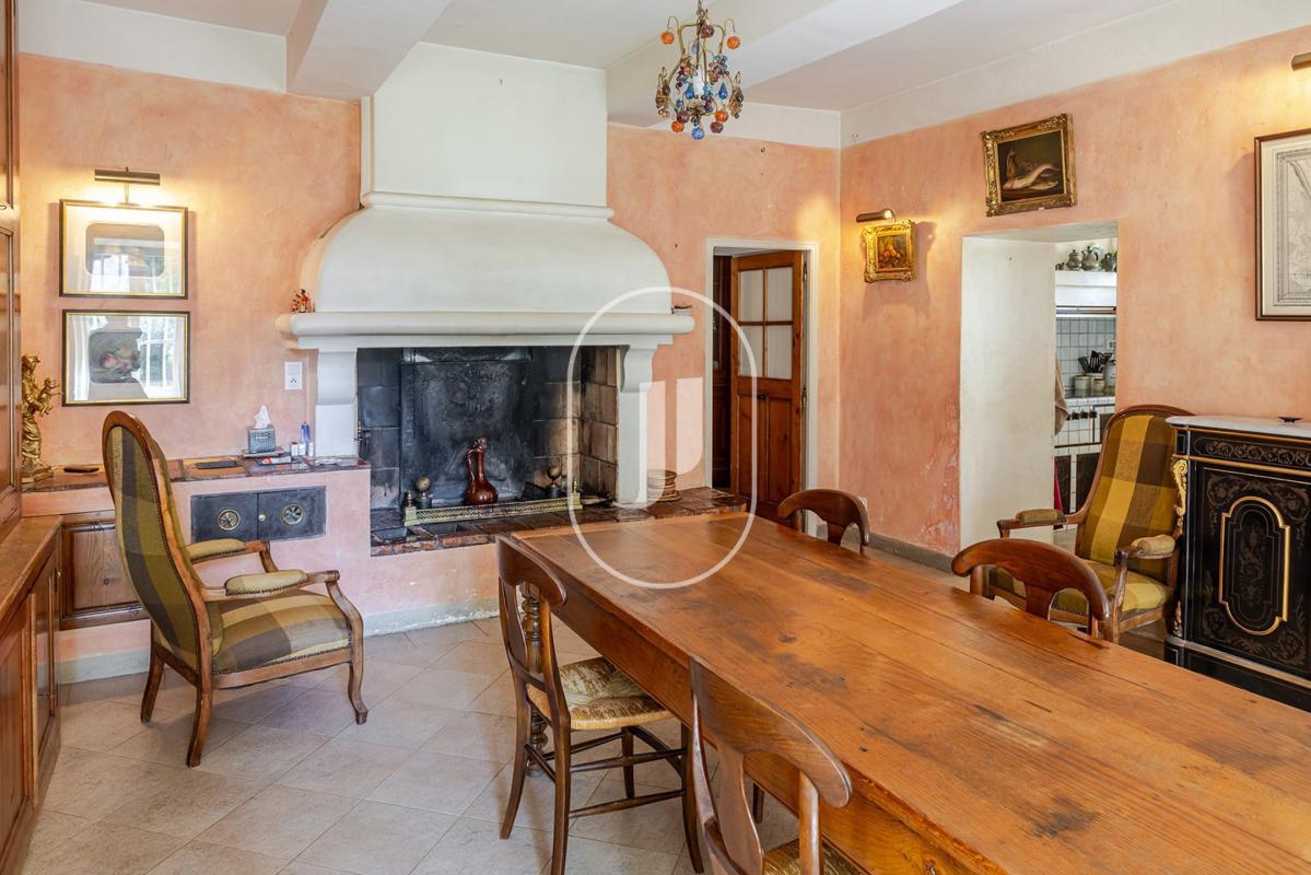 Maison de maitre avec vue exceptionnelle sur le Luberon à vendre à Oppède