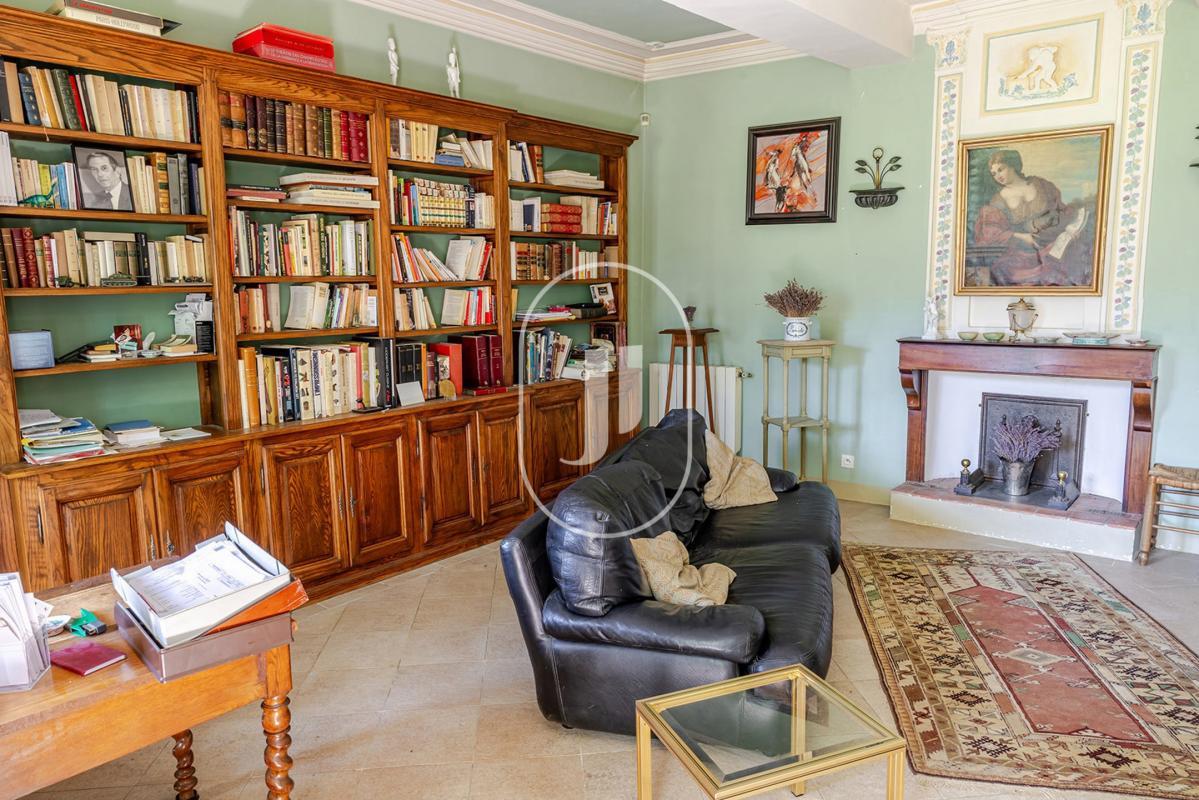 Maison de maitre avec vue exceptionnelle sur le Luberon à vendre à Oppède