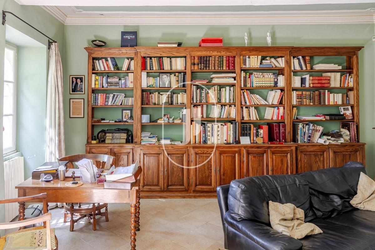 Maison de maitre avec vue exceptionnelle sur le Luberon à vendre à Oppède