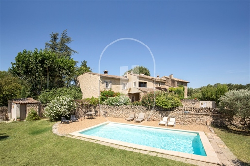 Rural house with pool for sale in Gordes