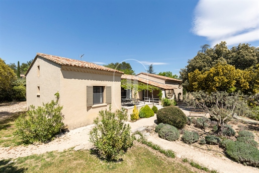 Huis met zwembad en bijgebouwen te koop in Cabrières d'Avignon