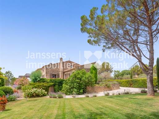 Stone villa with pool for sale in Gordes