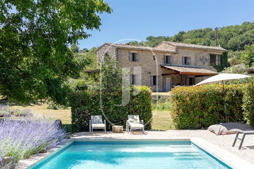 Old farmhouse with outbuildings and pool for sale in the Luberon
