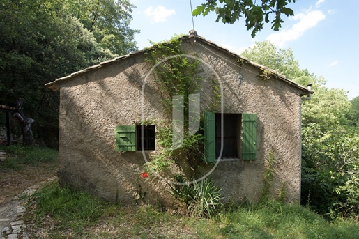 Haus mit Grundstück zum Verkauf in Ménerbes.