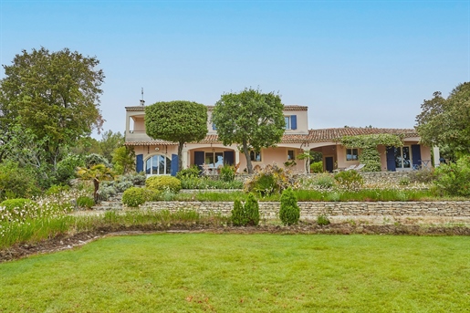 Villa with pool for sale in Cabrières d'Avignon in the Luberon