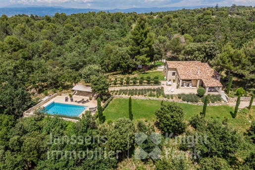 Villa in ruwe natuursteen te koop in Ménerbes, met zwembad en mo