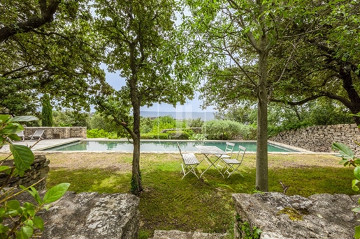 Stone villa with drystone hut, pool and land for sale in Gordes
