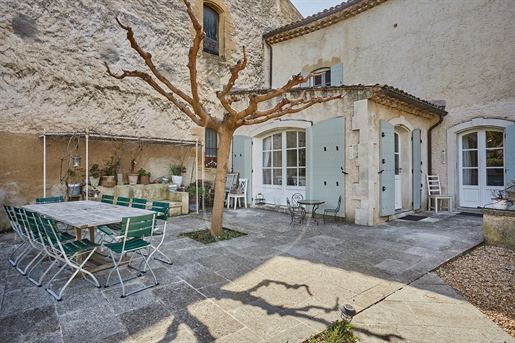Village house for sale in Lourmarin