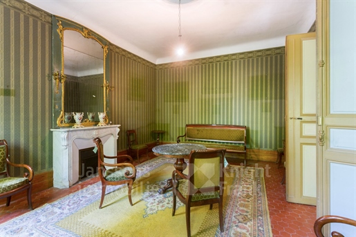19Th Century Bourgeoise Property To Renovate In Grambois