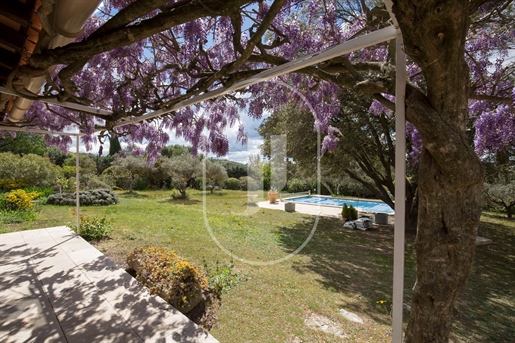 Beautiful villa for sale in the village of Lauris