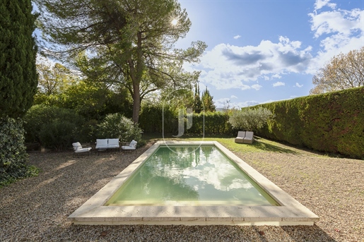 Pretty renovated house for sale in the Luberon