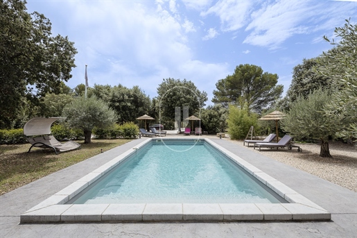 Property with gites for sale in Lourmarin