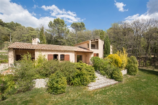 Traditional villa for sale in the South Luberon