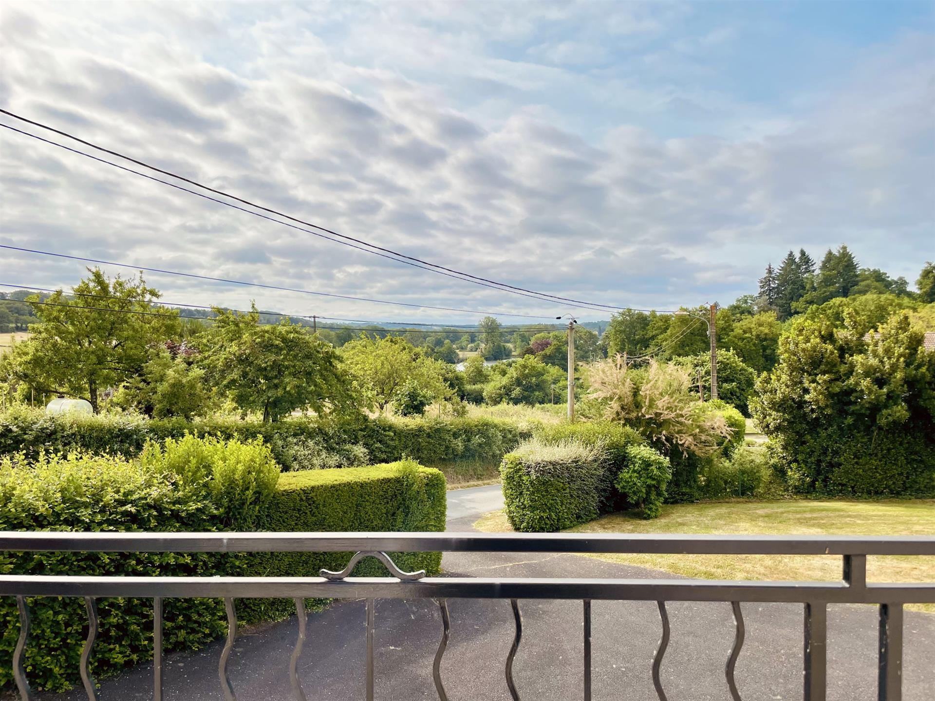 With A Nice View Of The River, Renovated Detached Bungalow With Enclosed Attached Land