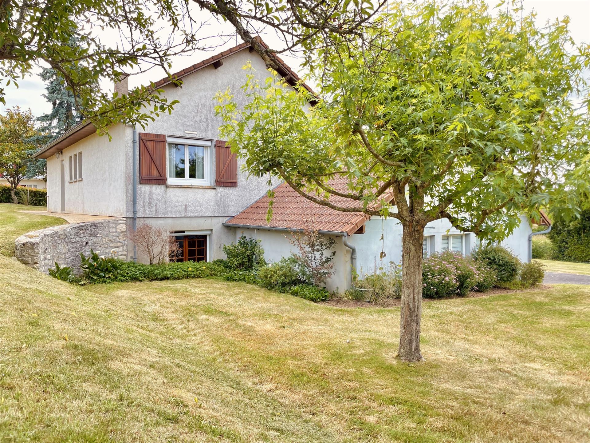 With A Nice View Of The River, Renovated Detached Bungalow With Enclosed Attached Land