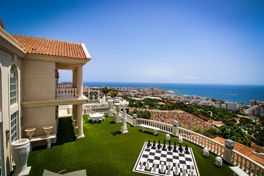 Exklusive Villa mit Panoramablick auf den Atlantik und Costa Adeje