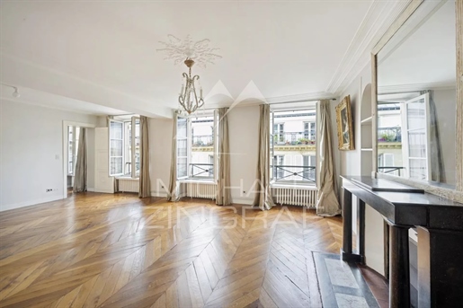 Exclusive - For Sale - Apartment 95m² Paris Viii Faubourg Saint Honoré