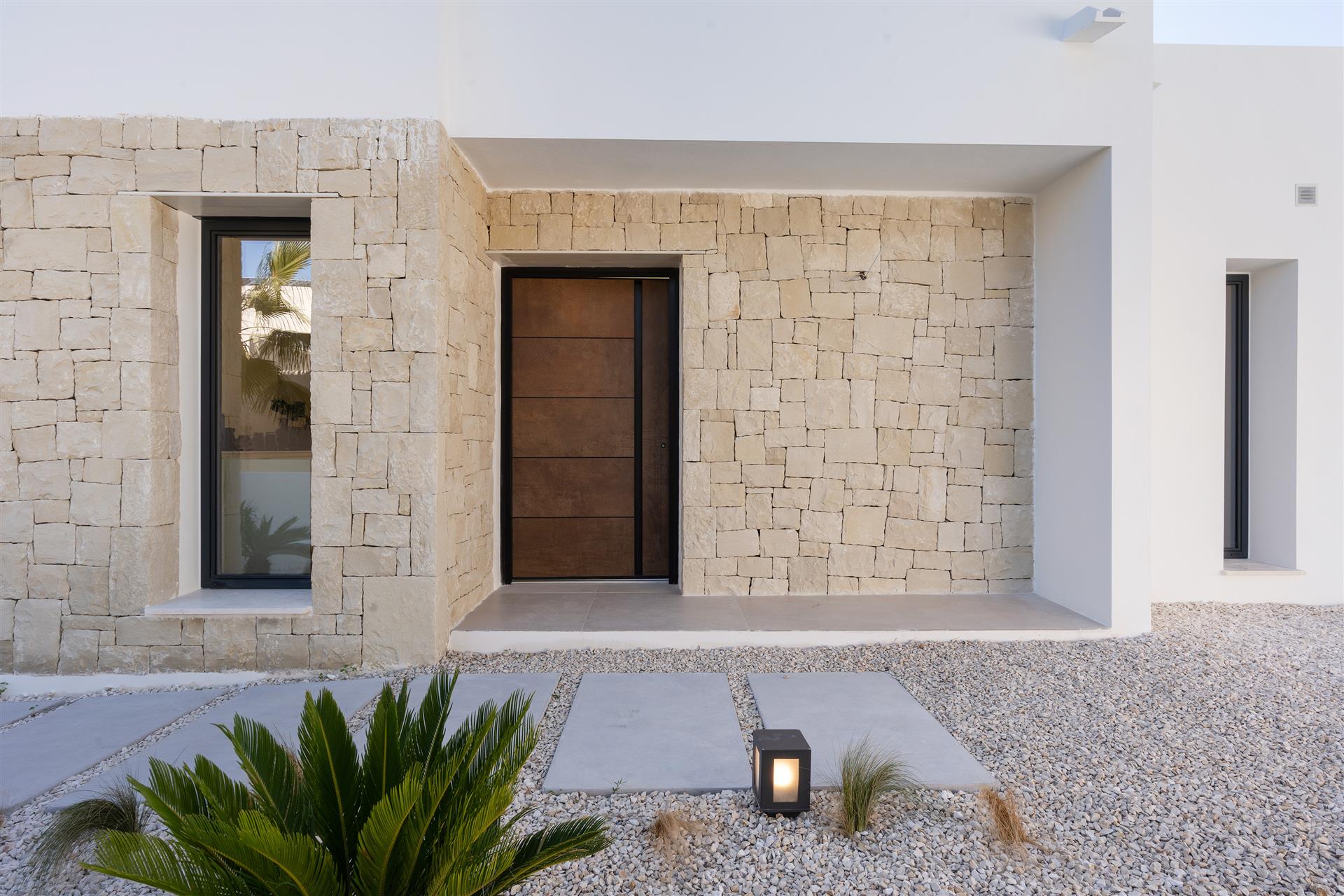 Move-In ready luxury villa with sea views and garage for 4 cars in Moraira