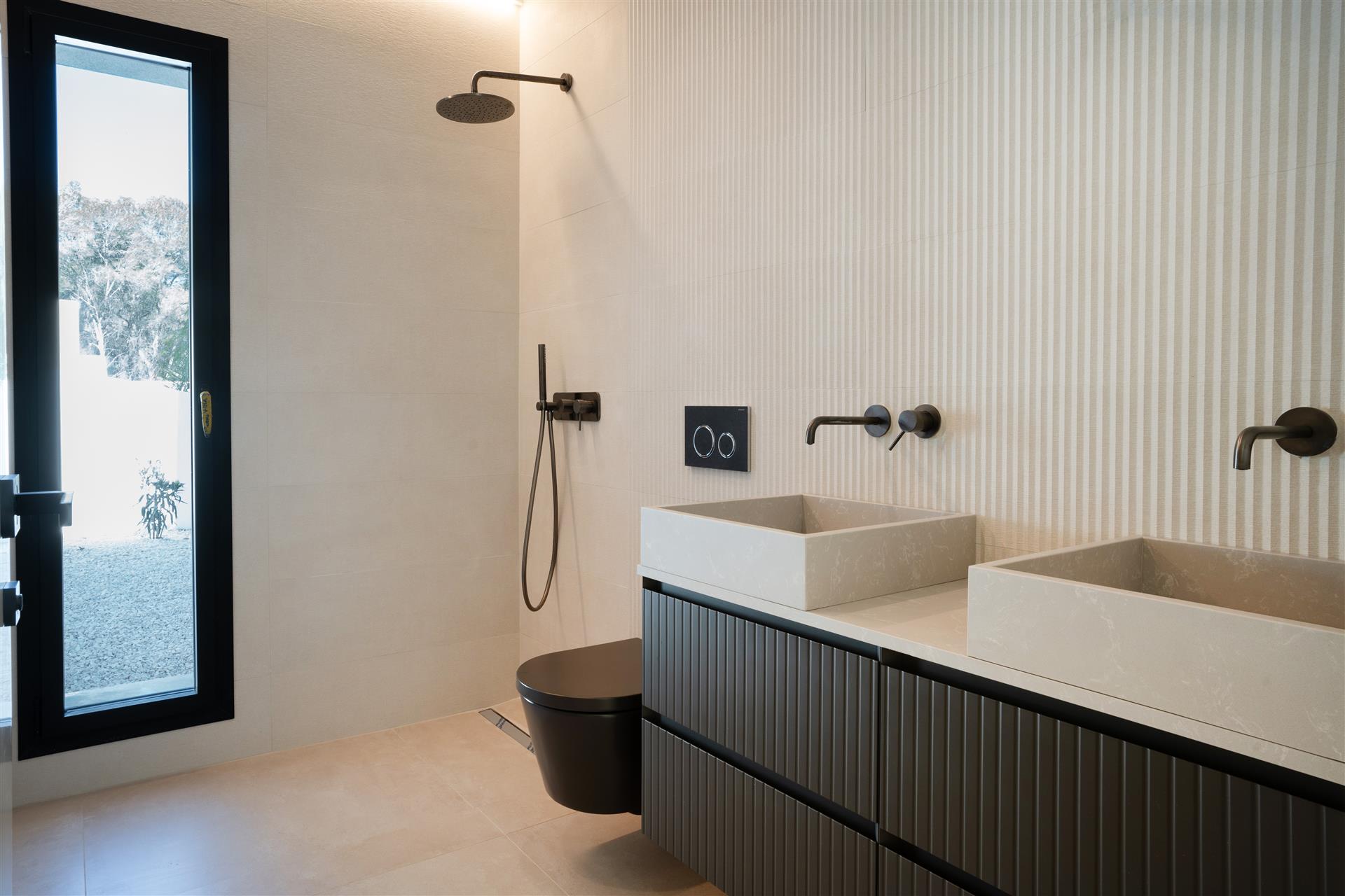 Move-In ready luxury villa with sea views and garage for 4 cars in Moraira