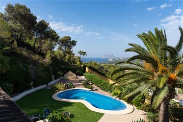 Villa estilo Marbella con vistas espectaculares al Peñón de Ifach
