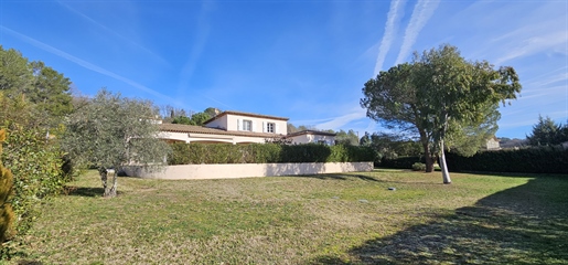Provencal villa of 160M2 4 bedrooms and office on a plot of 2000M2 beautiful view