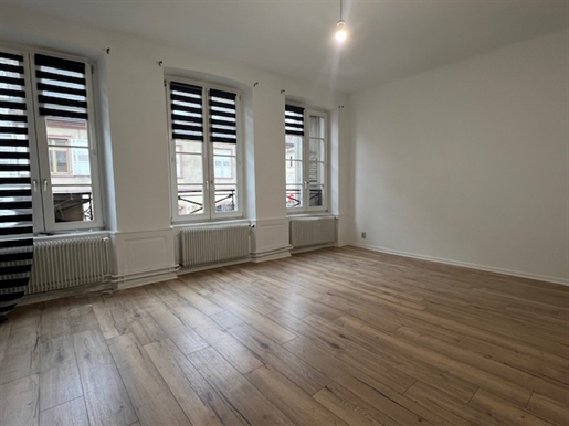 In Wissembourg, large 5-room apartment for sale in the city center