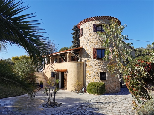 Exceptional 8-room farmhouse 267m2 of buildings in a superb park of 4750M2 with swimming pool