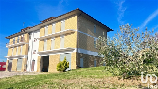 Detached house / Villa for sale 360 m² - 10 rooms - Penna San Giovanni