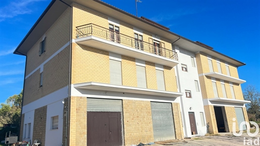 Отдельный дом / Вилла на продажу 360 m² - 10 Комнат - Penna San Giovanni