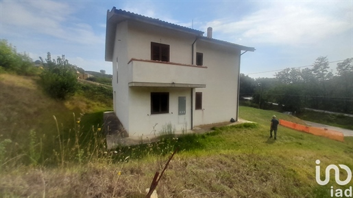 Vendita Casa indipendente / Villa 180 m² - 3 camere - Farindola