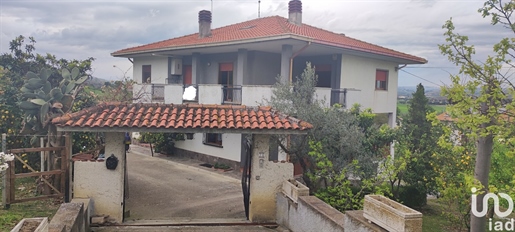 Maison Individuelle / Villa à vendre 385 m² - 3 chambres - Pineto