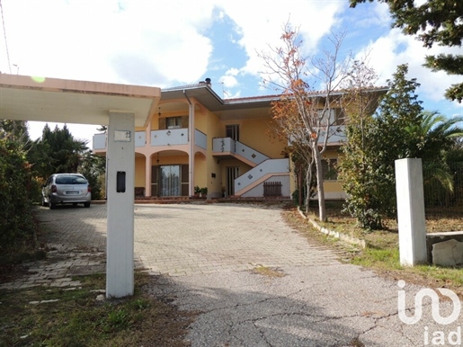 Maison Individuelle / Villa 457 m² - 6 chambres - Notaresco