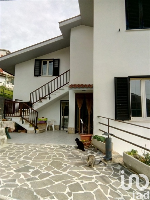 Maison individuelle / Villa à vendre 330 m² - 3 chambres - Civitella del Tronto
