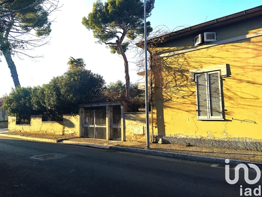 Detached house / Villa 700 m² - 5 bedrooms - Giulianova