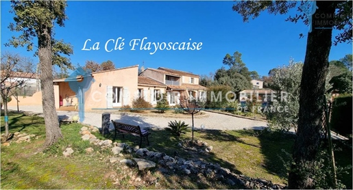For Sale (83) - Lorgues - 8-room villa with swimming pool in a residential area