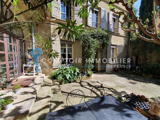 A Vendre Gard (30) - Grande maison de charme avec cour dans village en périphérie Uzès